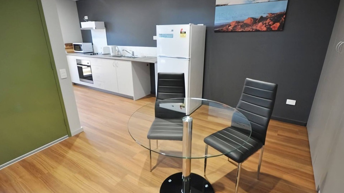 Port Hedland Ski Chalet | Stylish Studio 1x1 Walk to CBD