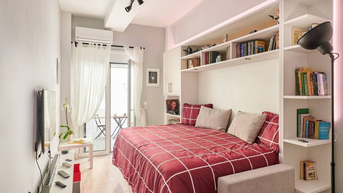 Piraeus Apartment | Stylish Studio Apartment Near Marina Zea