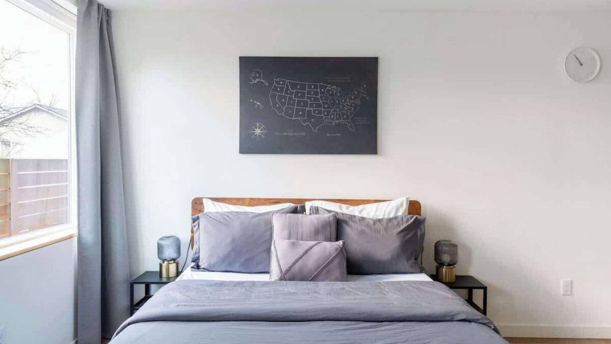 Mid-Beacon Hill Apartment | Stylish Studio in Columbia City Seattle