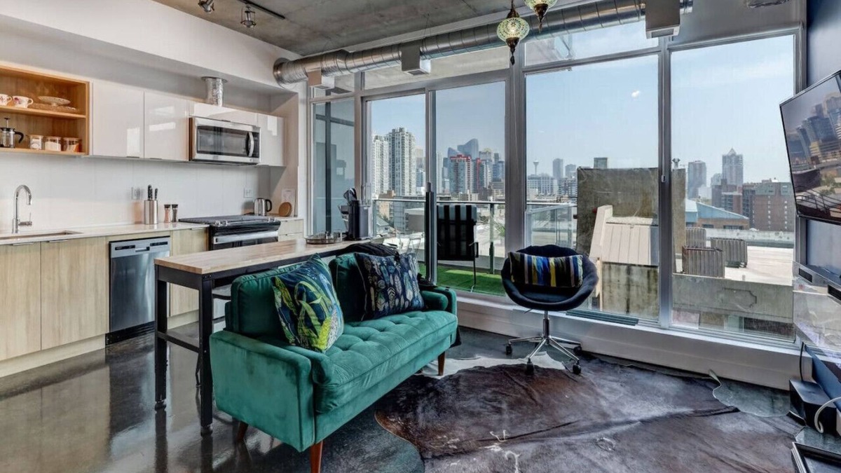 Connaught Condo | Stylish Studio: Skyline Views & Luxe Comforts