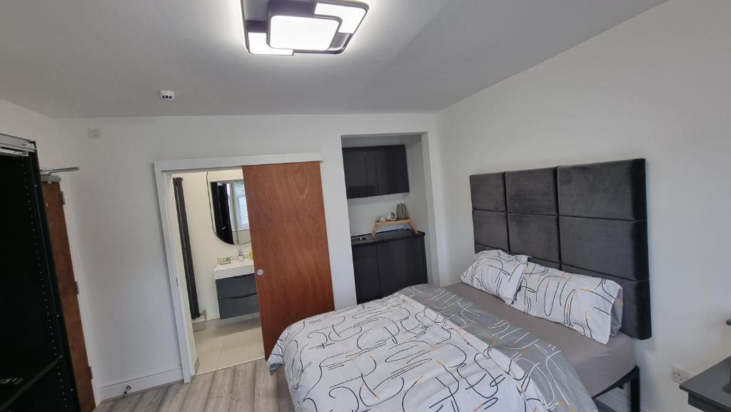 London Colney Apartment | Stylish Suites with kitchenette