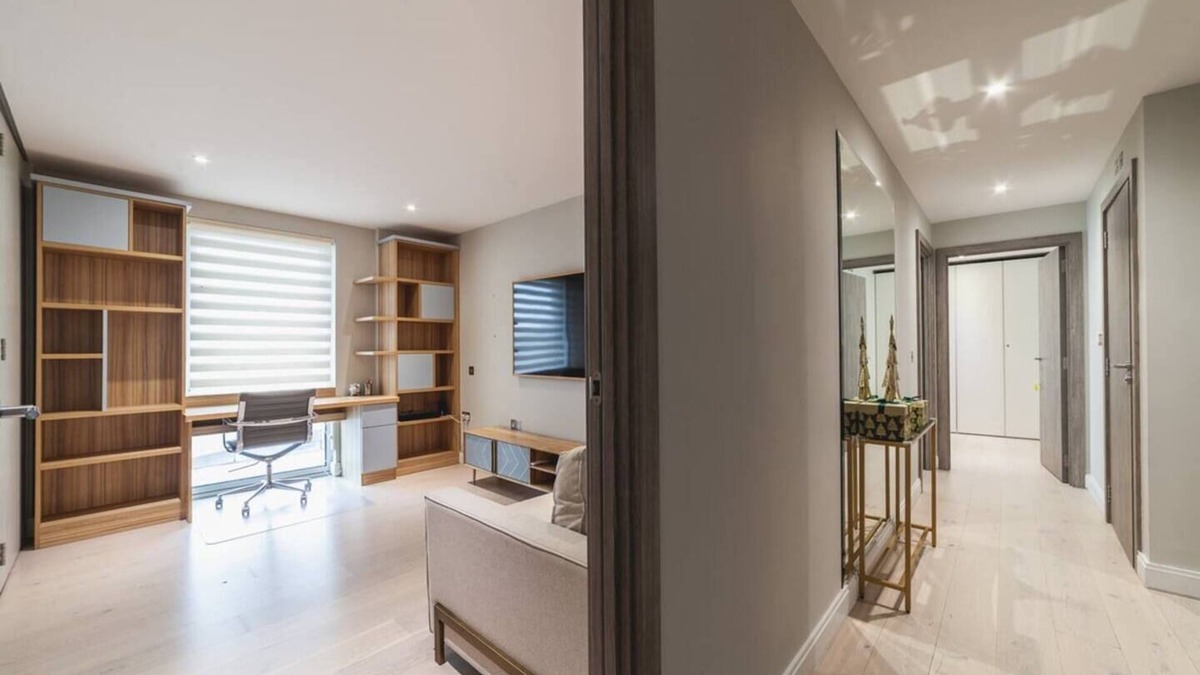 St. Mary's Park Apartment | Stylish Three-Bedroom Flat in Vibrant Battersea
