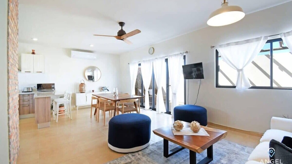 La Paz Apartment | Stylish Townhome Private Patio Parking Pool Onsite