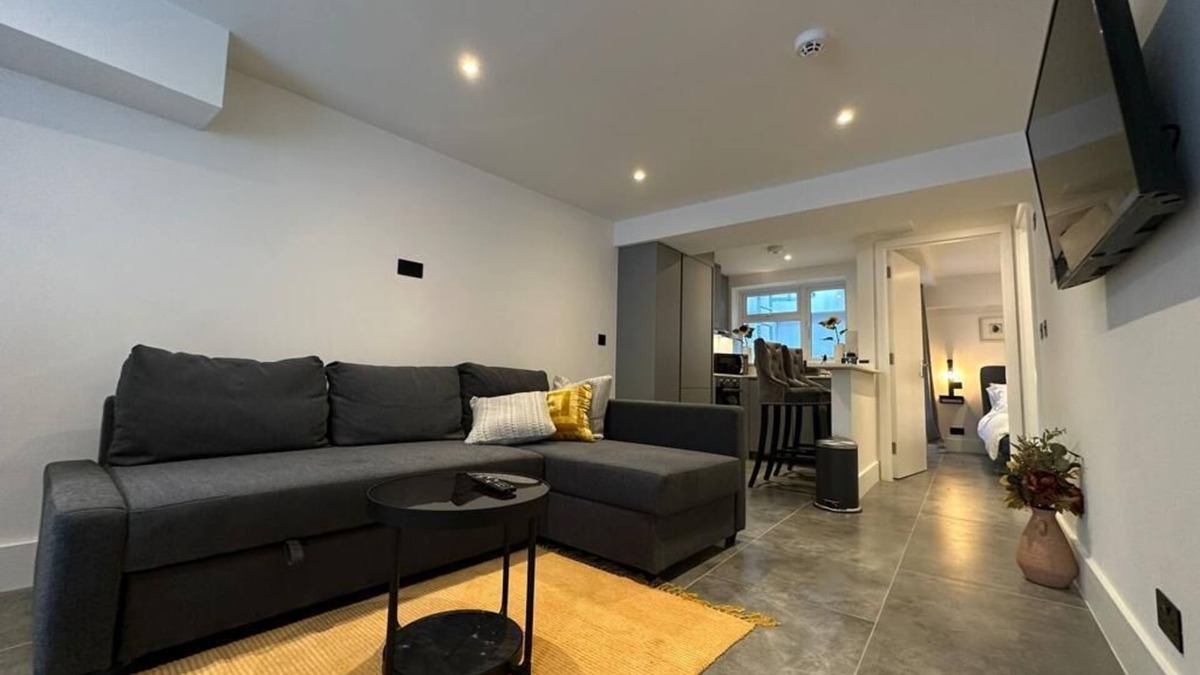 Brondesbury House | Stylish Two Bedroom House In Kilburn