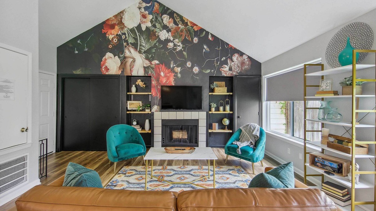 Tyler House | Stylish Tyler Townhome w/ WFH-Friendly Workspace!