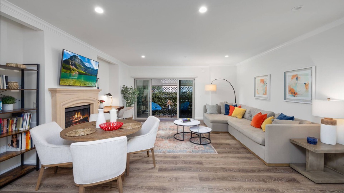 Pasadena Apartment | Stylish unt w/2BR 2BA w/tub jacuzzi - 1288 sq. ft