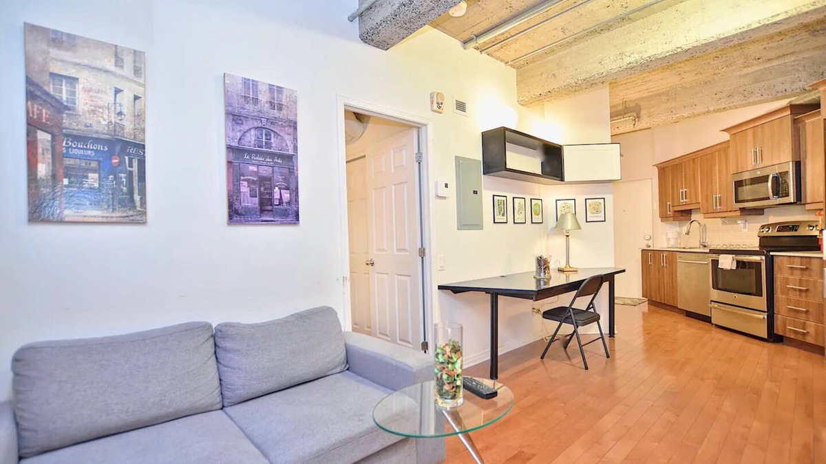 Quartier des Spectacles Apartment | Stylish Urban Loft Downtown,1 minute walk to the Place des arts METRO Stationnn