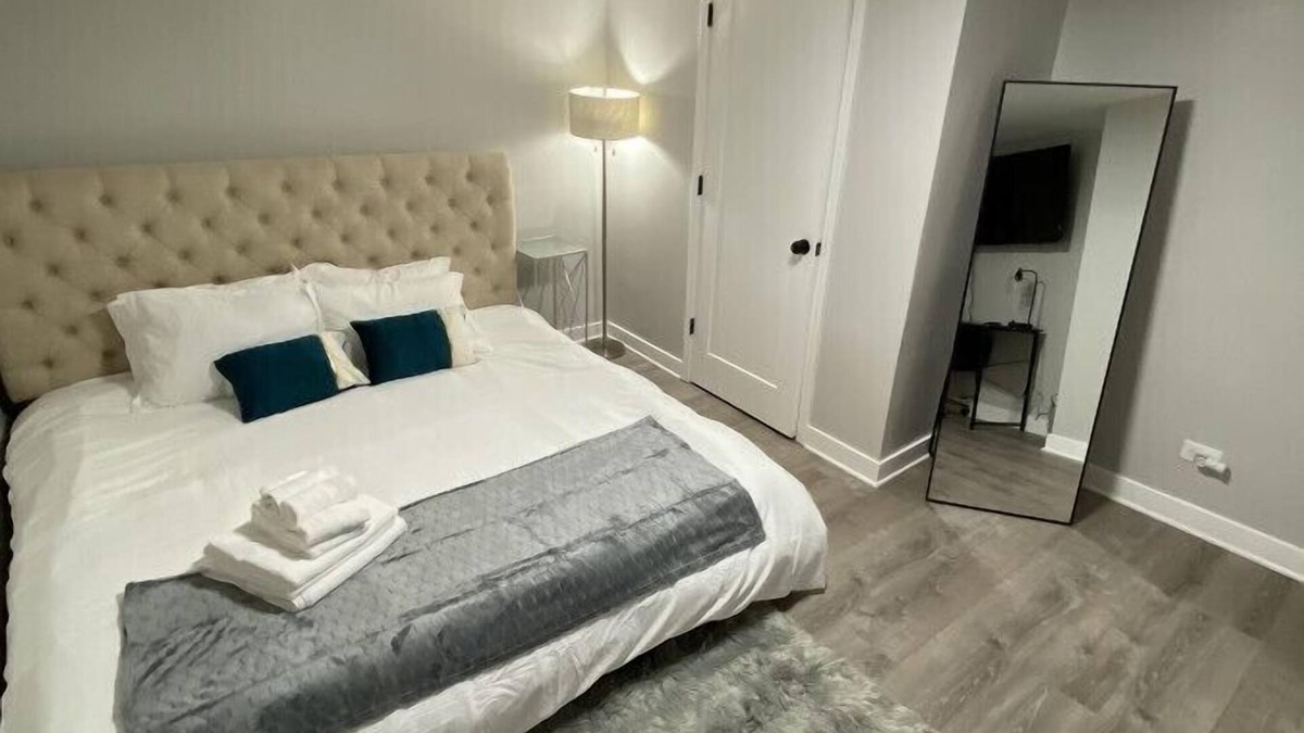 Bronzeville Apartment | Stylish Urban Retreat 3 Bedroom Newly Remodeled