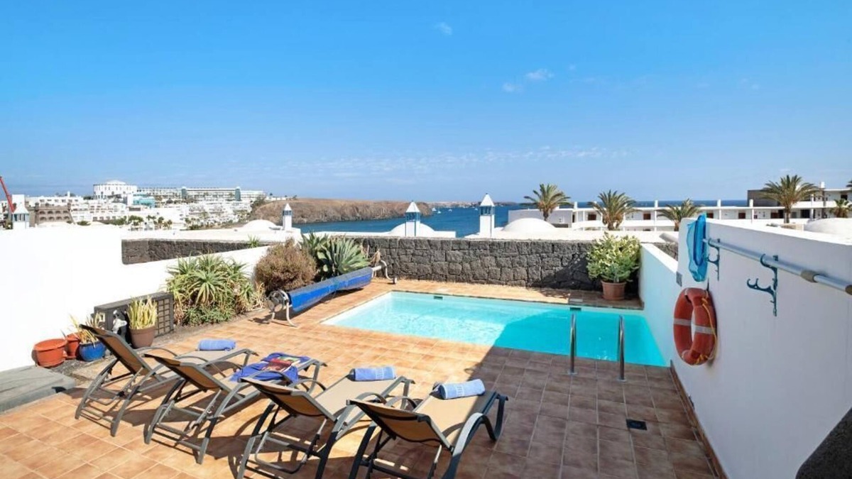 Playa Blanca Villa | Stylish villa with sea view and private pool