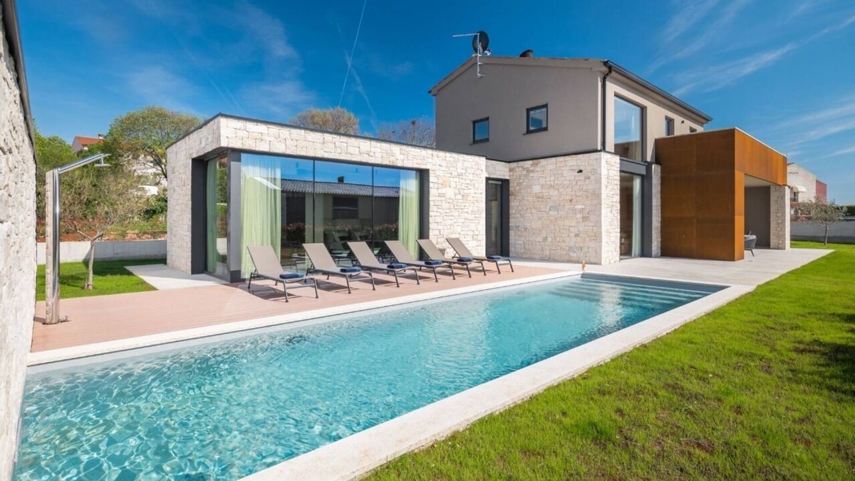 Bale Villa | Stylish villa with pool for 8 in Bale