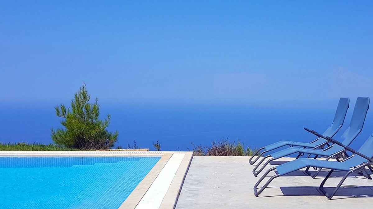 Kalamitsi Villa | Stylish Villa With Private Pool and Amazing Sunset View