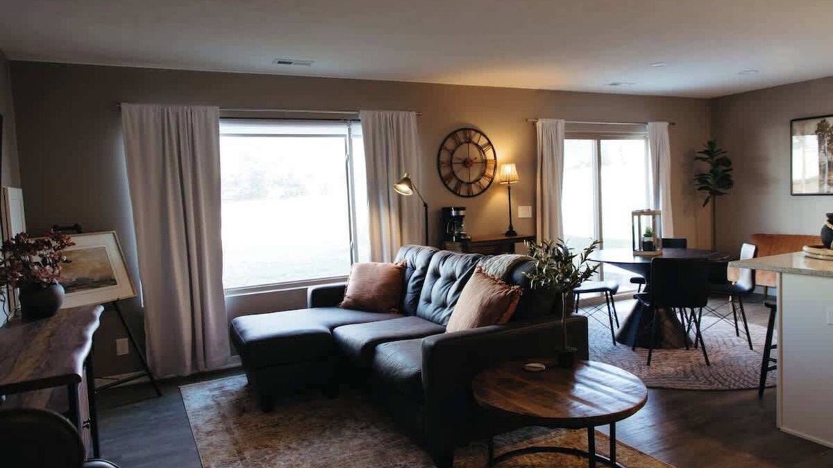 West Omaha House | Stylish W. Omaha House. Shopping. King Suite.