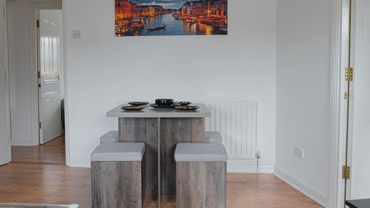Surrey Docks Apartment | stylish waterfront apartment