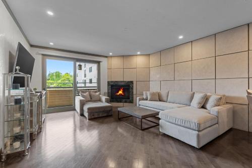 West Los Angeles Apartment | Stylish Westwood Condo, Near UCLA & Century City