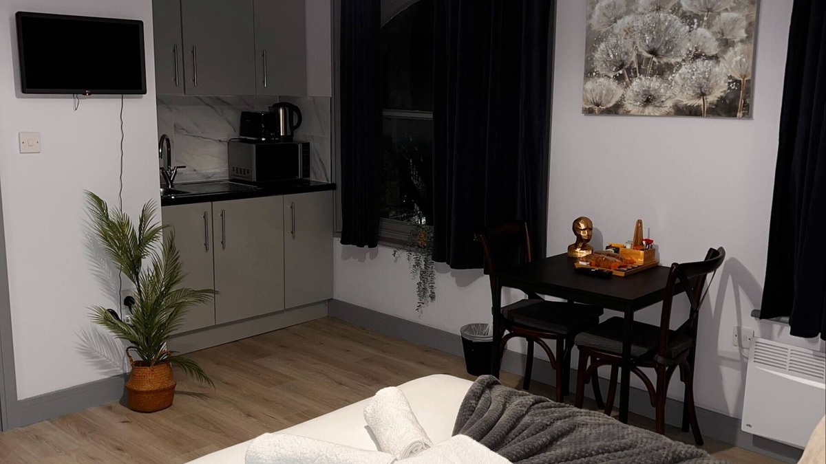 Deptford Hotel | Stylish Wolf’s Ensuite Studio Zone 2 Walking distance to River Thames
