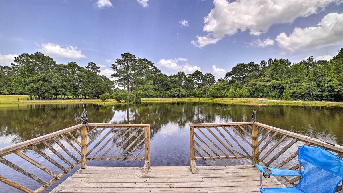 Woodville Cabin | Stylish Woodville Cabin: Fishing Dock Access!