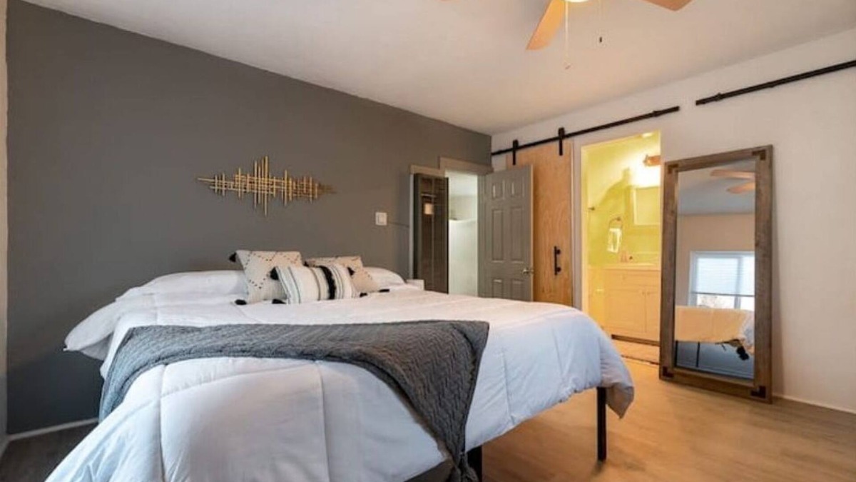 University Heights House | Stylishly Small House @Nob Hill/UNM Area/King Bed