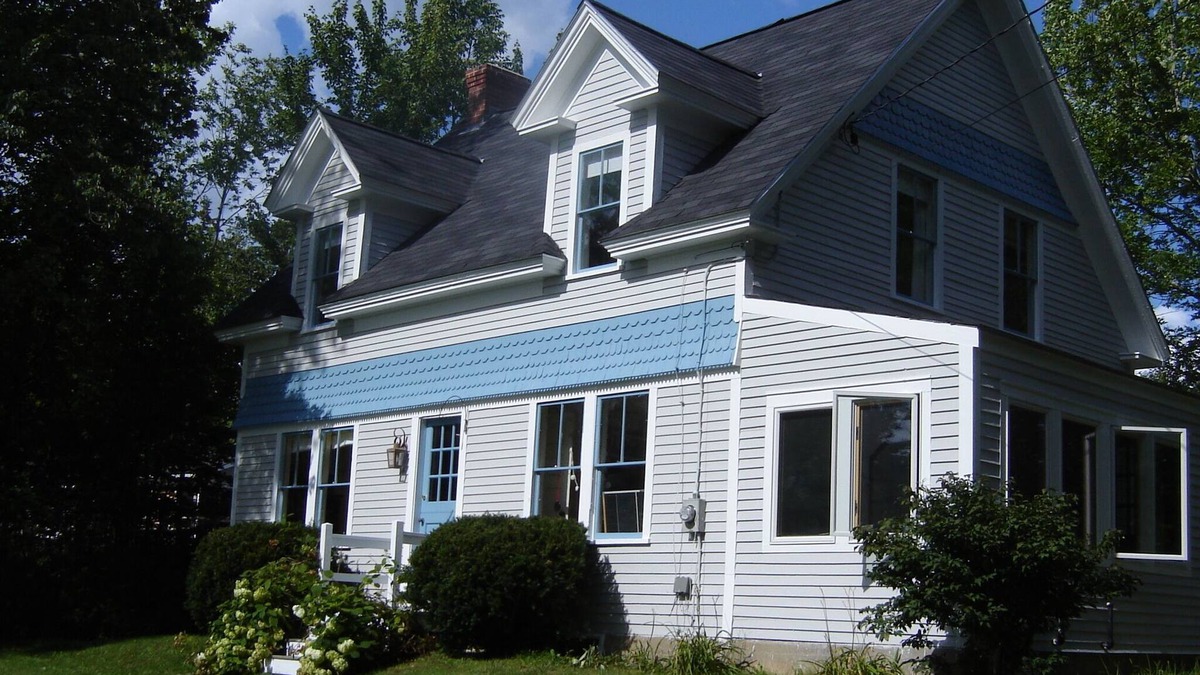 Brooksville Cottage | Stylishly updated waterview cottage near Penobscot Bay and Blue Hill sleeps 5