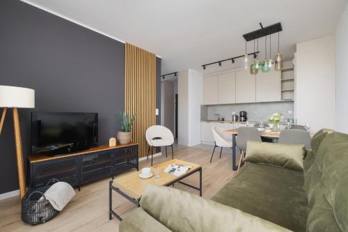 Bytkow Apartment | Stylowy Apartament z Dwiema Sypialniami Balkonem i Parkingiem by Noclegi Renters