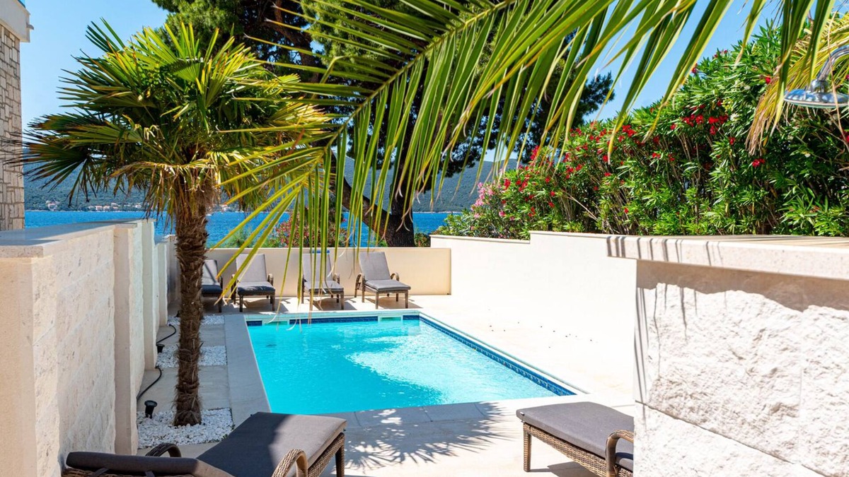 Cove Tri Zala (Zrnovo) House | Suartini Pool Apartment