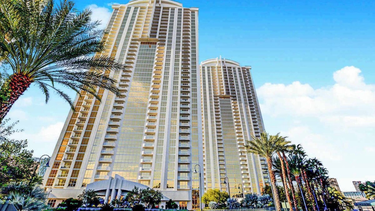 Las Vegas Apartment | Sub Penthouse MGM Studio | Top golf Pool Views MAIN