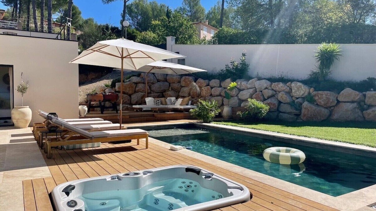 Prades-le-Lez Villa | Sublime architect-designed villa with pool & spa 15 min from Montpellier