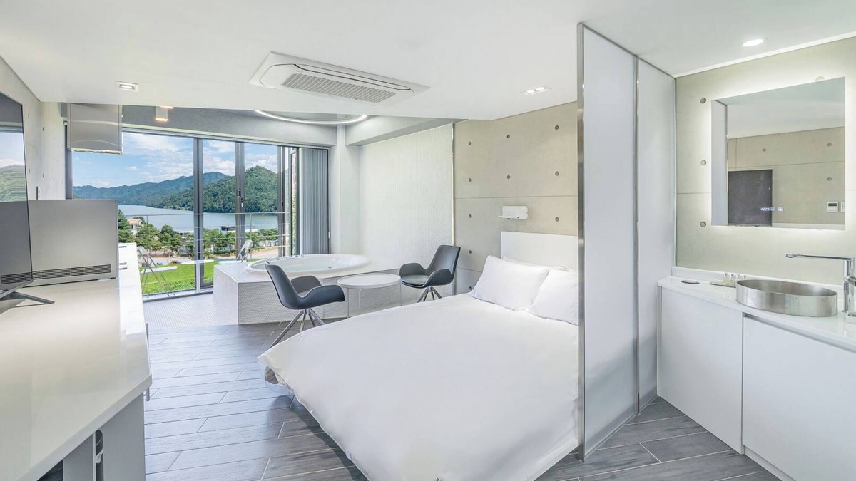 Gapyeong Resort | Suburban accommodation with a fantastic river view and spa