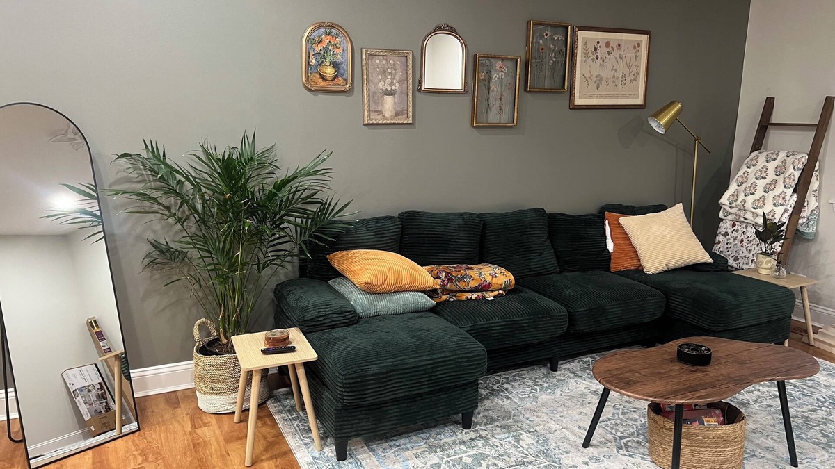 Bloomingdale House | Suburban Comfort Just 35 Min from Downtown Chi