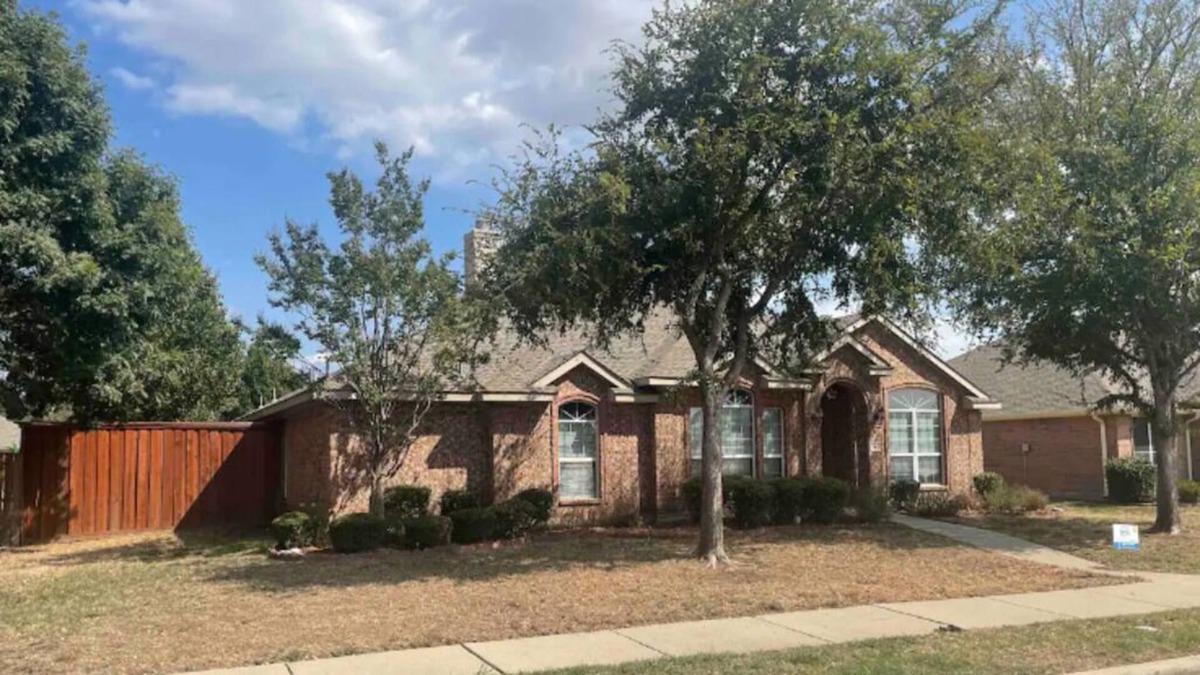 Allen House | Suburban Home Cozy & Convenient!