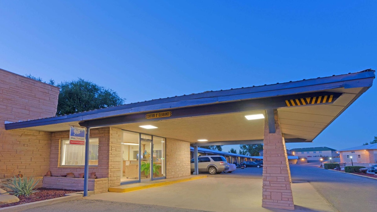 Cortez Hotel | Suburban Studios near Mesa Verde