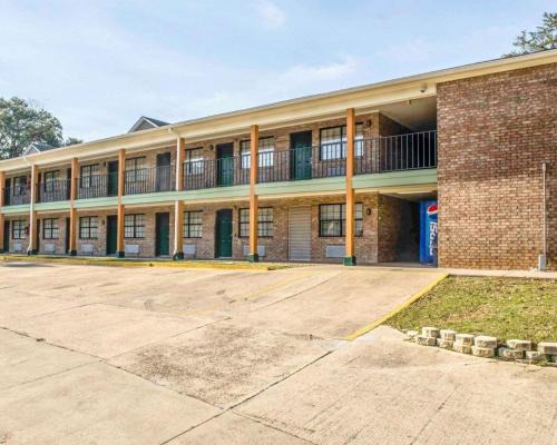 Tallahassee Hotel | Suburban Studios Tallahassee near University