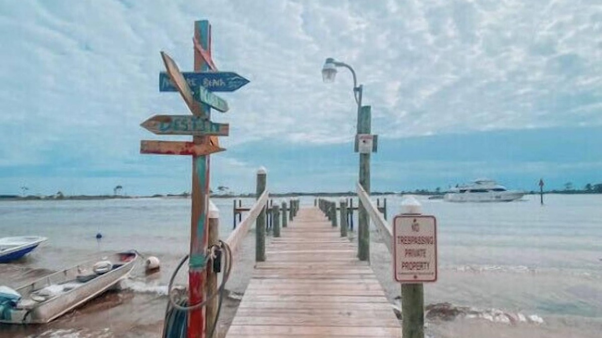 Mary Esther Apartment | Sugar Bay located between Destin 🌊and Navarre Beach. Pool 💙and grills