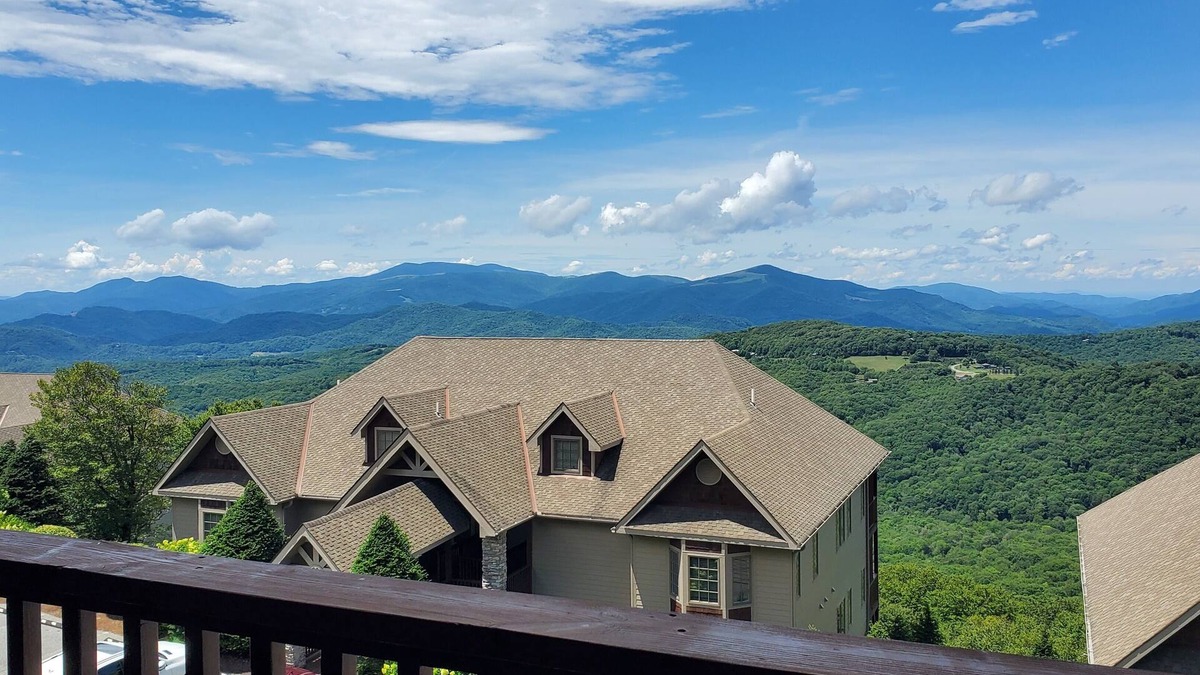 Sugar Mountain Condo | Sugar Luxe– Spectacular Sunsets, Skiing, and Serenity