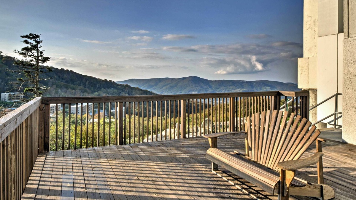 Sugar Mountain Condo | Sugar Mountain Resort Condo by Hiking & Wineries!