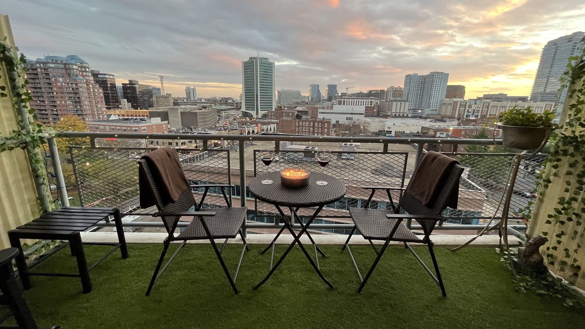 Downtown Apartment | Sugar Shack Studio | Downtown Skyline Views