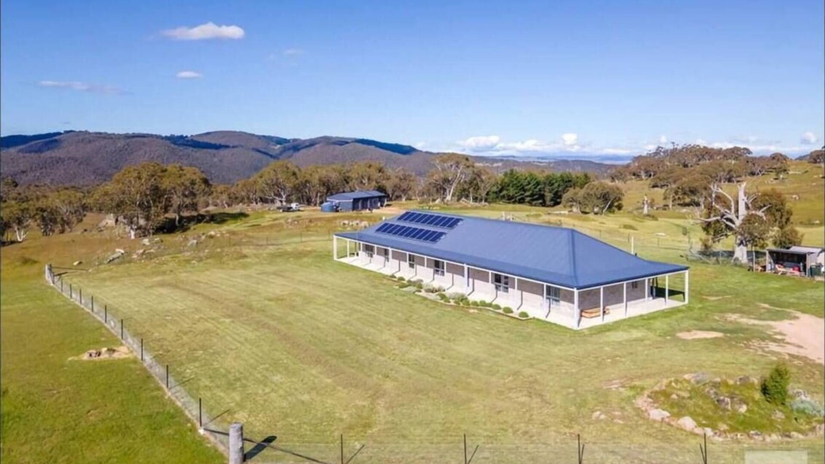 Jindabyne Other | Sugarloaf Lodge - your deluxe rental home that is just 15 minutes from Jindabyne