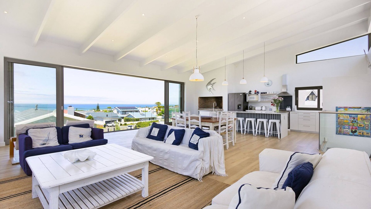 Voelklip House | Suidersee-Voelklip - Four Bedroom House, Sleeps 10