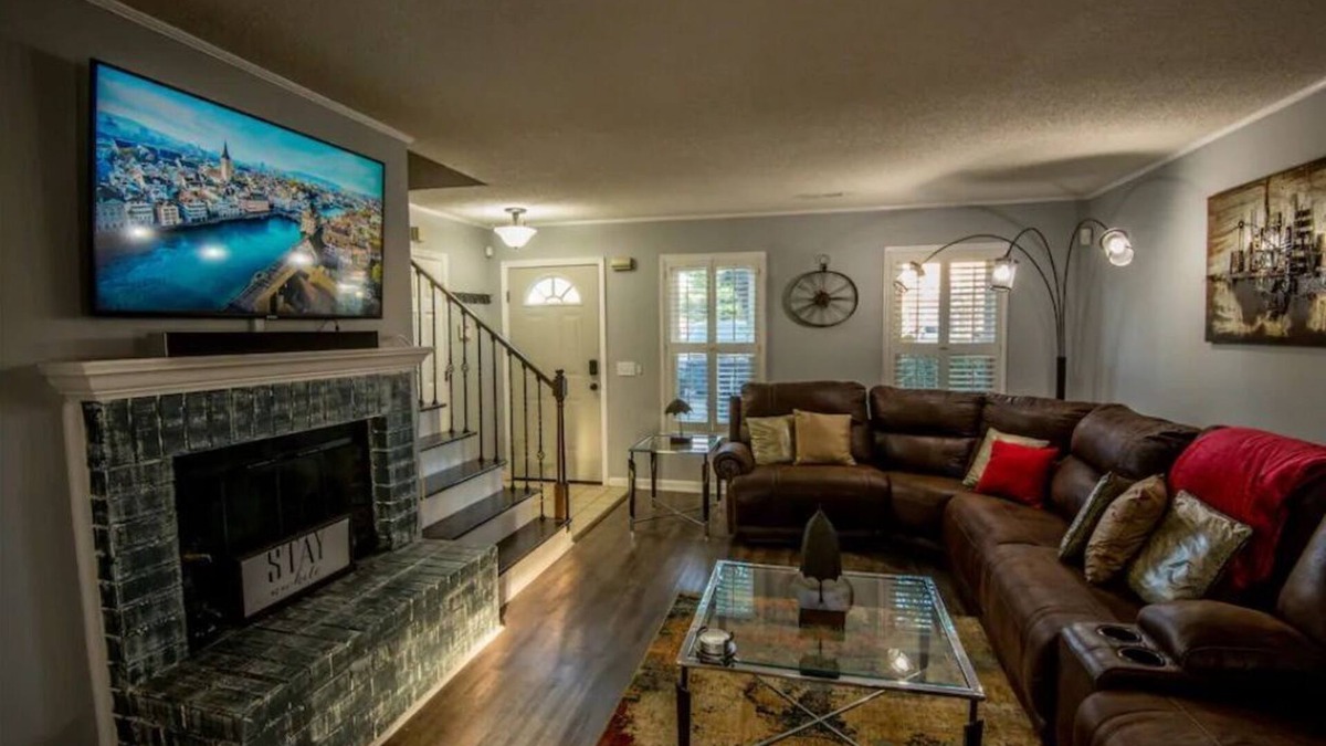 Madison House | Suite 102 in Madison."Quiet and Quaint"