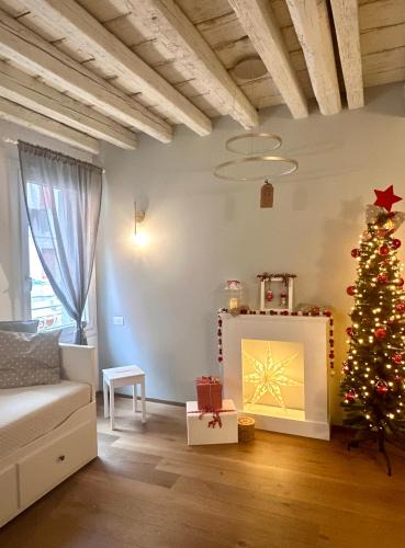 Chioggia Apartment | Suite Apartment a tema Natale in centro storico "Gingerbread Suite"