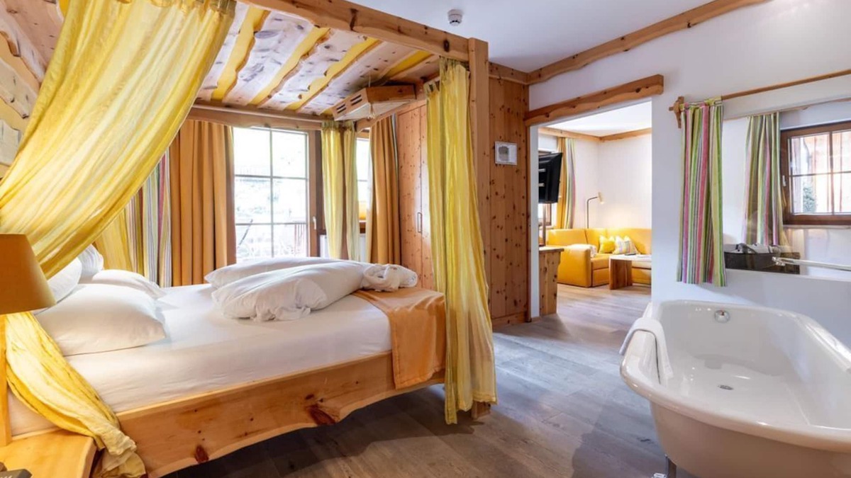 Haus House | "Suite Arnika" with bathtub, shower, WC (from 7 nights) - Nature and wellness hotel