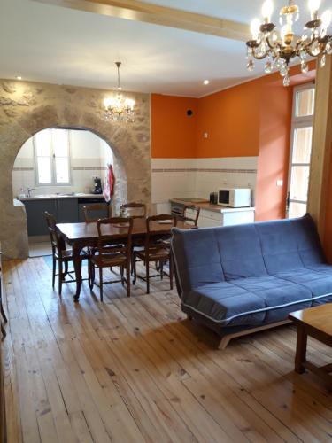 Entraygues-sur-Truyere Apartment | Suite avec vue panoramique sur la Truyère