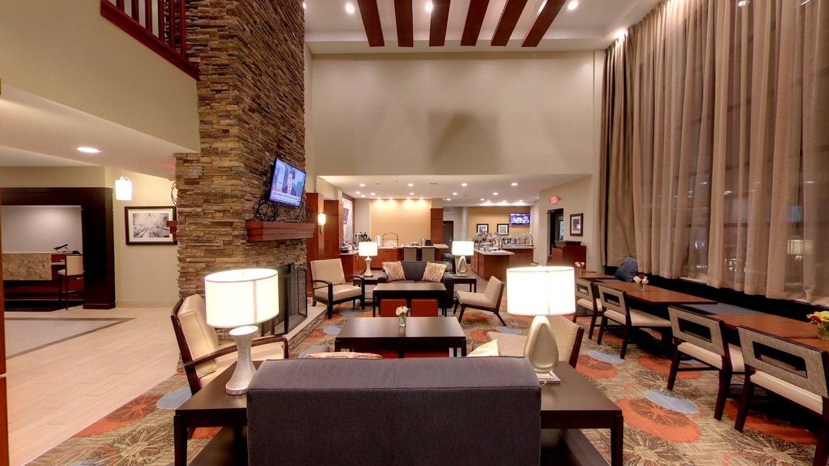 Bryant Pattengill East Condo | Suite Close to U of M | Indoor Pool + Business Ctr