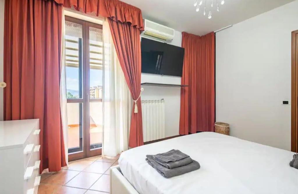 Prato Apartment | SUITE con 2 Balconi - 6 Guest