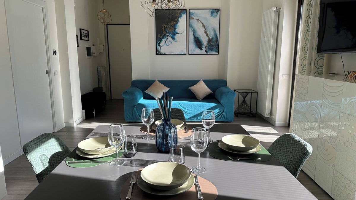 Como Apartment | Suite D'Home (with private parking included!)