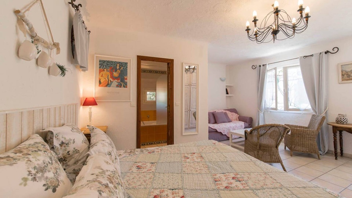 Vence House | Suite double bed + sofa bed with terrace (11)