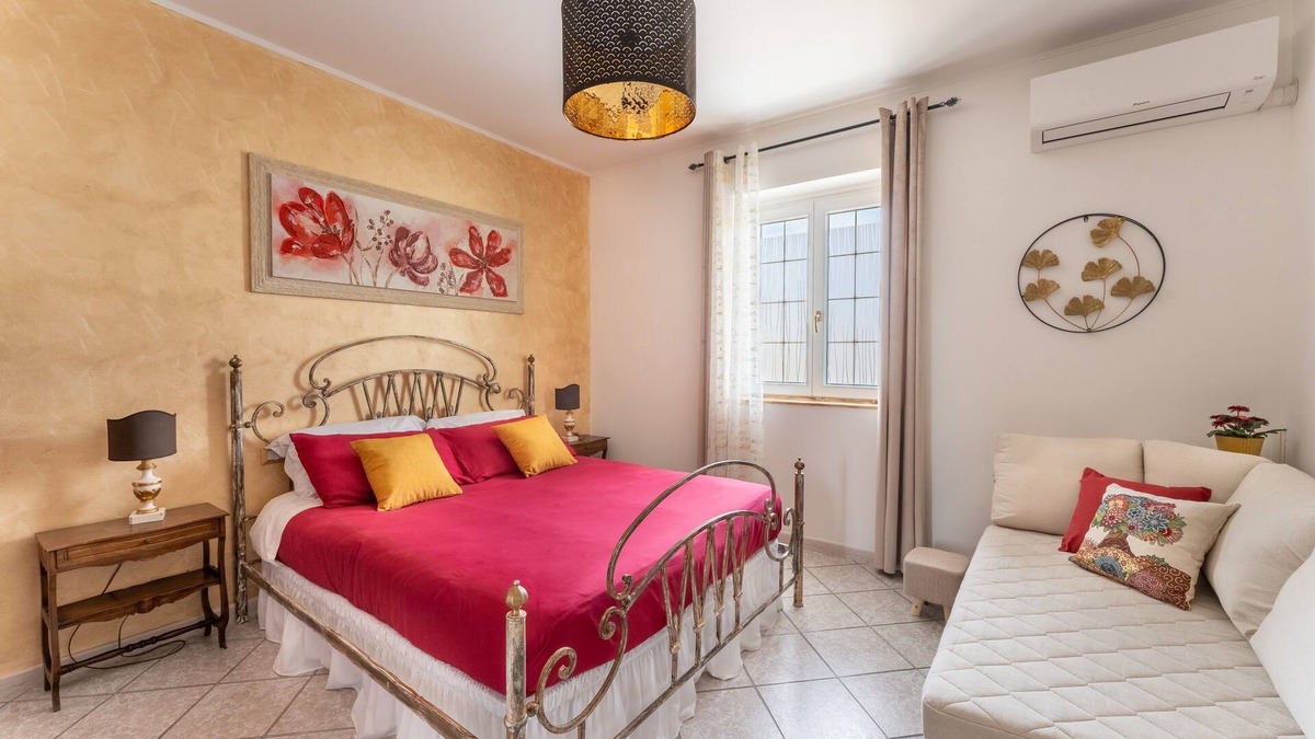 Ciampino Bed & Breakfast | Suite elegante e Romantica con Vasca Idromassaggio e Divano Letto
