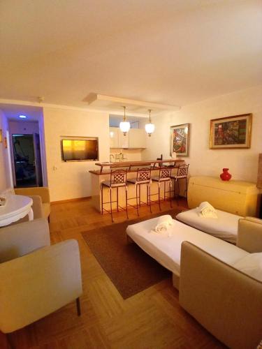 Bissone Apartment | Suite Ellegance 305