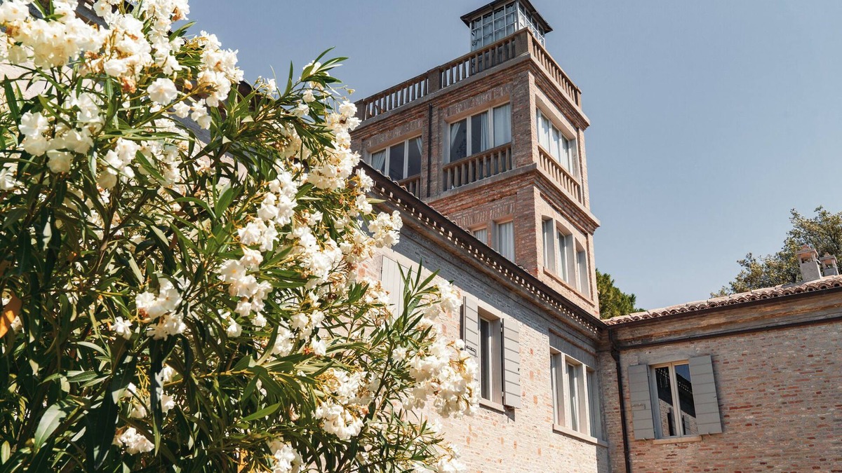 Santa Veneranda Apartment | Suite in the tower of a farmhouse with pool, ideal for romantic getaways