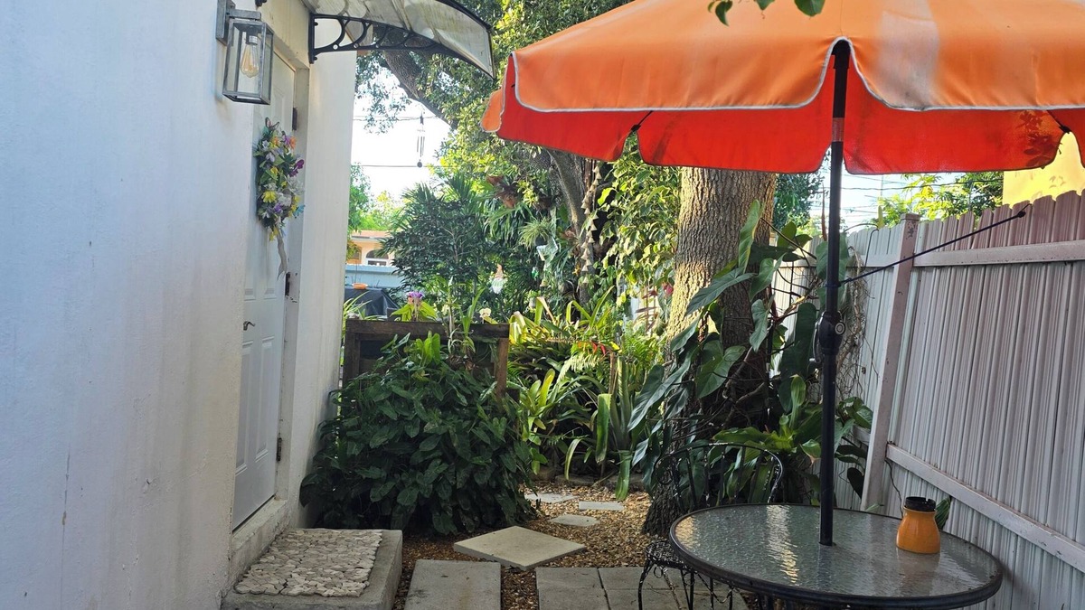 North Miami Apartment | Suite Life at Chez Mercedes