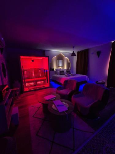 Serrieres Apartment | Suite Luxe Spa Balneo Sauna Hammam Projecteur